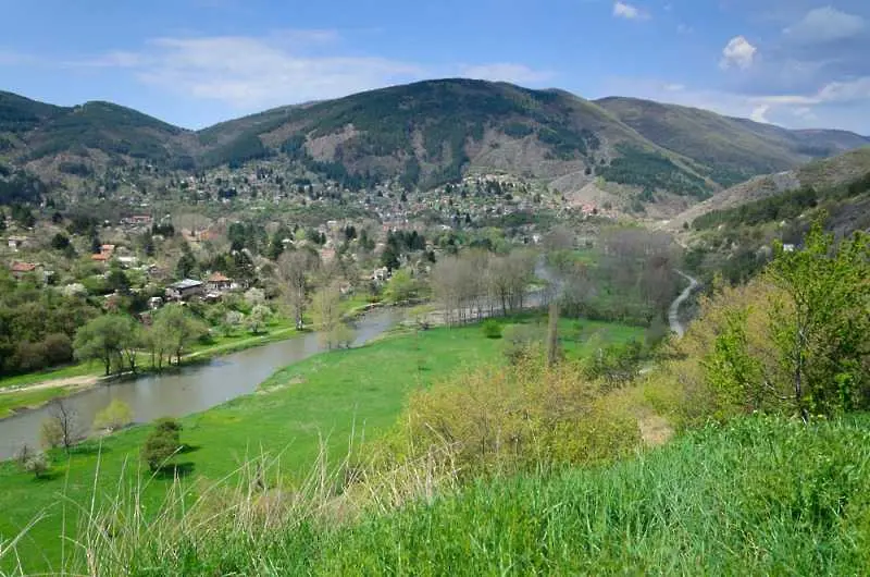 Времето: По-хладно, с превалявания 